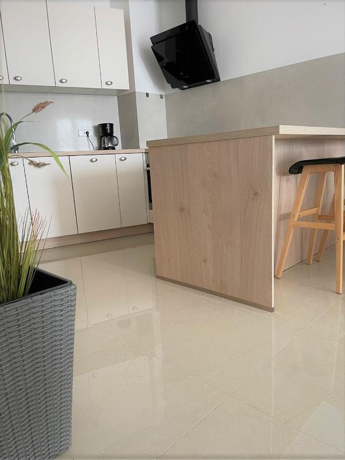Giovanna Apartment With Terrace And Free Parking Pula Exterior photo